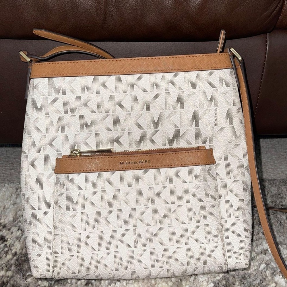 NWT Micheal Kor cream/white satchel crossbody purse